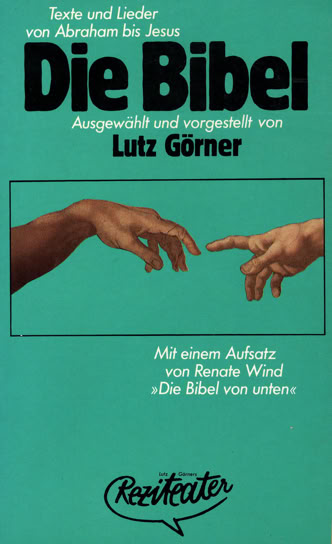 Gr&uuml;nes Buchcover mit dem Titel "Die Bibel" und zwei sich fast ber&uuml;hrenden H&auml;nden, inspiriert von Michelangelos "Die Erschaffung Adams".